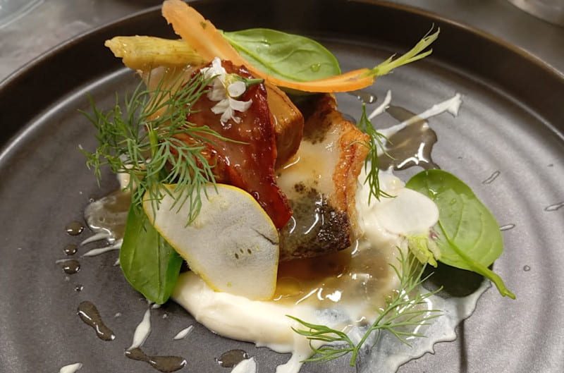 Plat festif AMC Traiteur — poitrine confite, poire et fenouil — menu Noël